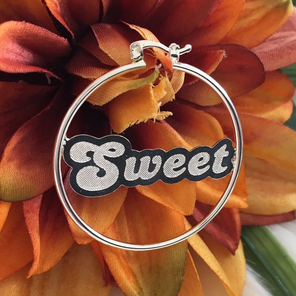 925 White Gold Filled SWEET Name Hoop Earrings - Picture 1 of 4